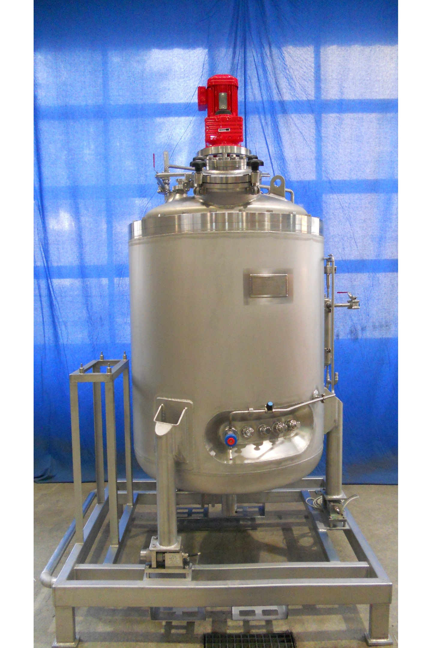 Sterile container, mixing tank
