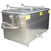 Cooking bin with steam heating