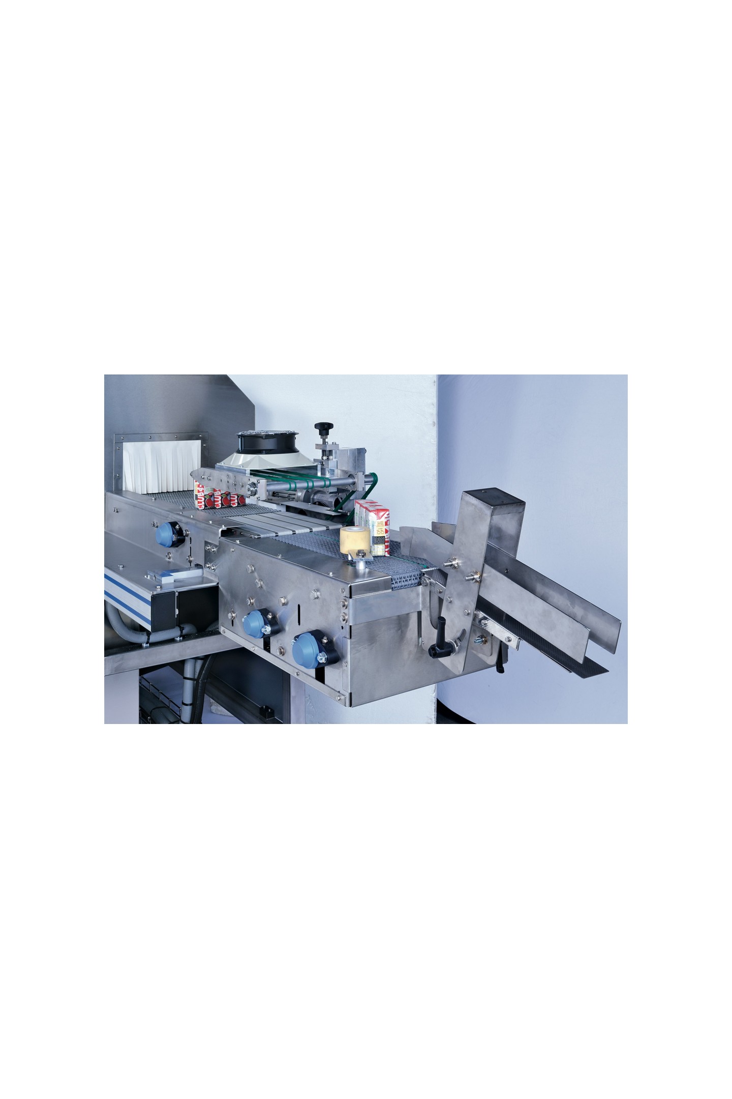 Electronic Multipack machine with shrink film